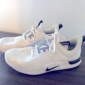 Nike Women’s 9.5 Nike Renew In Season TR 9